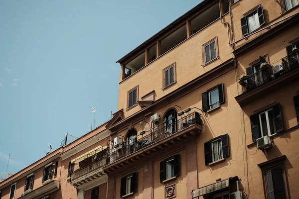 Comprare o vendere casa nell&rsquo;estate 2026: cosa sapere davvero